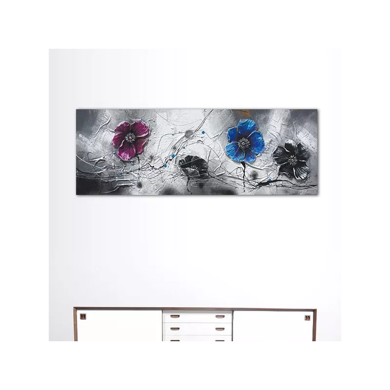 Cuadro panorámico de flores sobre fondo negro