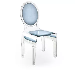 Dieciséis sillas transparentes de plexiglás